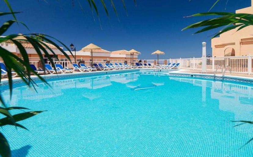 Paradise Court Адехе Екстериор снимка
